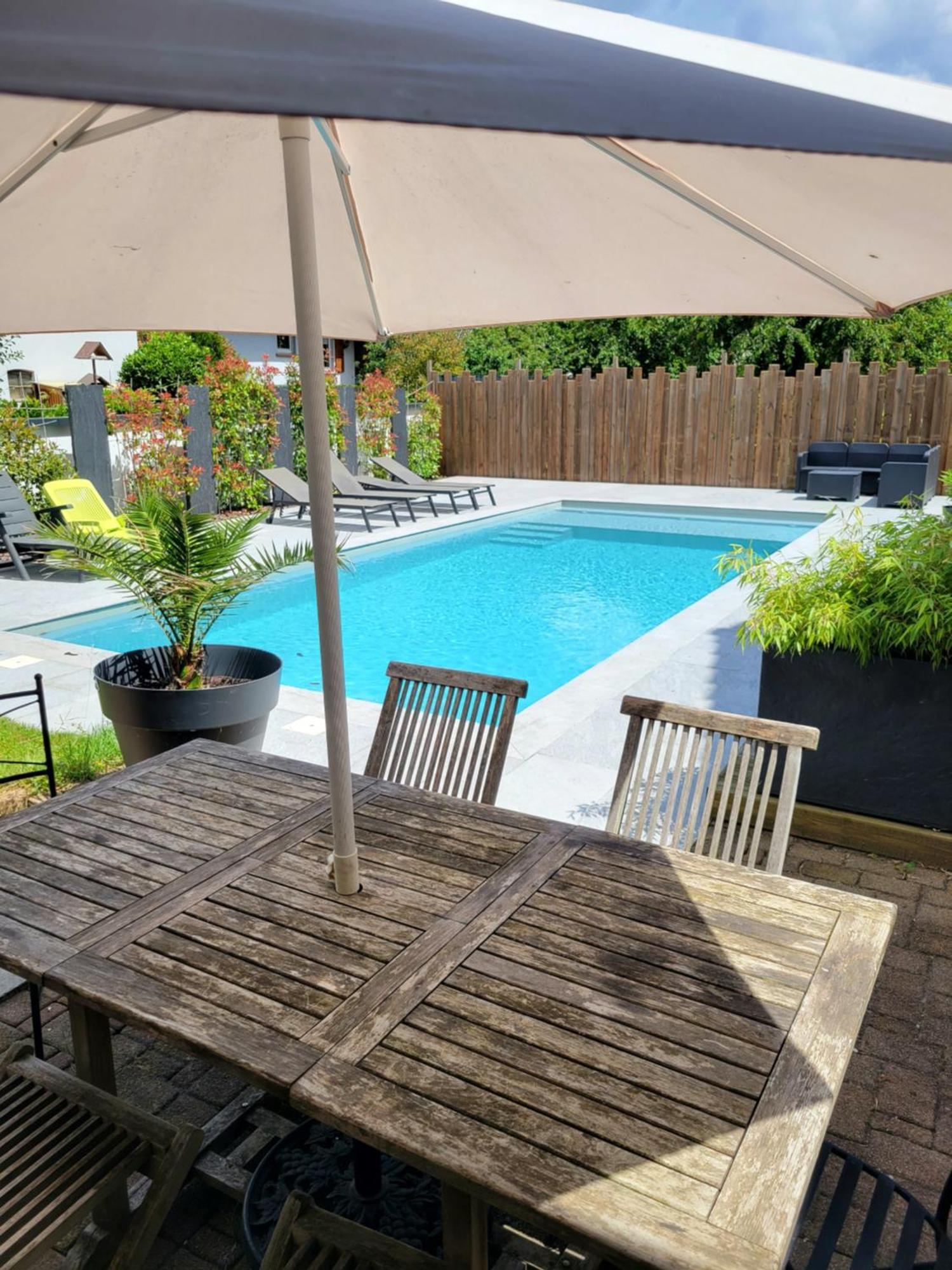 Logement Prive Dans Villa Avec Piscine Dalhunden Exterior foto